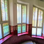 Stylish & Cozy Central Studio - Purple Room