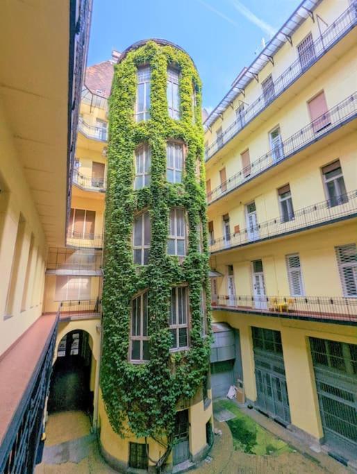 Apartment Stylish & Cozy - Purple Budapest