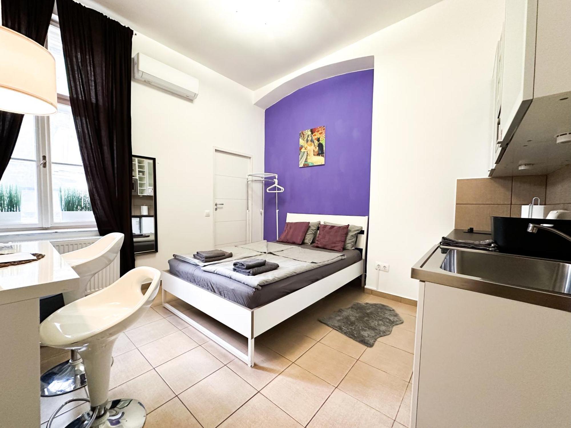 Stylish & Cozy - Purple * Budapest